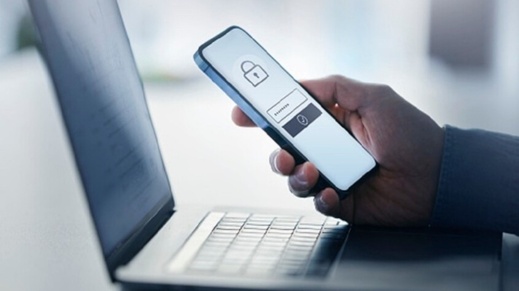 هواتف فاخرة على حساب المال العام تهز بعض  الجماعات