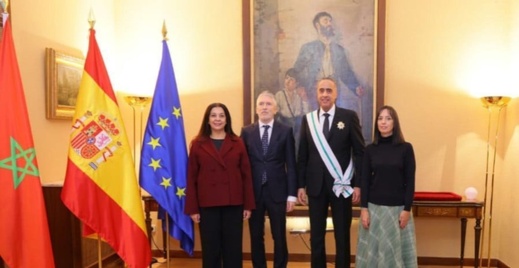 إسبانيا تكرم حموشي بأرفع وسام أمني تقديراً للتعاون المغربي–الإسباني إسبانيا تكرم حموشي بأرفع وسام أمني تقديراً للتعاون المغربي–الإسباني