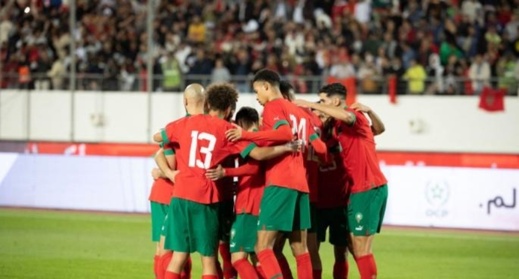 الموت يفجع نجم المنتخب الوطني في والده الموت يفجع نجم المنتخب الوطني في والده