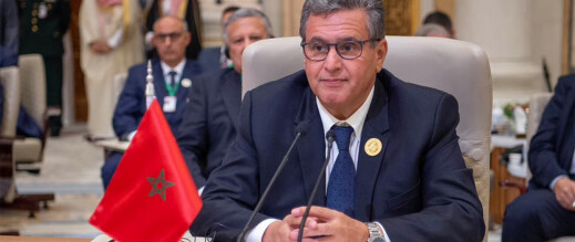 سابقة.. شكاية ضد رئيس الحكومة بتهمة “إهانة العلم الوطني” تجره للمساءلة