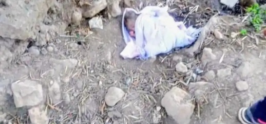 استنفار بعد العثور على رضيعة حديثة الولادة متخلى عنها في منطقة خلاء استنفار بعد العثور على رضيعة حديثة الولادة متخلى عنها في منطقة خلاء