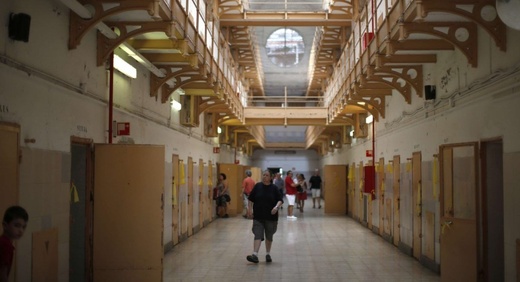 المغاربة يحتلون المرتبة الأولى بين السجناء الأجانب داخل السجون الإسبانية المغاربة يحتلون المرتبة الأولى بين السجناء الأجانب داخل السجون الإسبانية