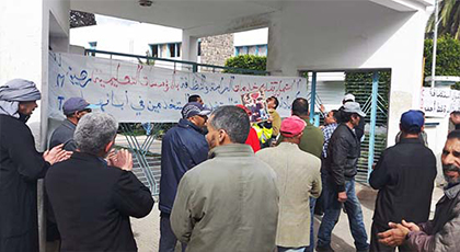 بالفيديو.. حراس الأمن الخاص وأعوان النظافة ينظمون وقفة إحتجاجية أمام نيابة التعليم بالفيديو.. حراس الأمن الخاص وأعوان النظافة ينظمون وقفة إحتجاجية أمام نيابة التعليم