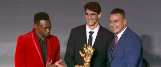 بونو يتوج بجائز أفضل حارس في القارة السمراء