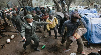 حملات متواصلة بجماعة دار الكبداني لإيقاف المهاجرين السريين القادمين من جنوب الصحراء حملات متواصلة بجماعة دار الكبداني لإيقاف المهاجرين السريين القادمين من جنوب الصحراء