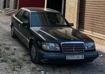 سرقة سيارة “مرسيدس 250” بأزغنغان لحظات بعد صلاة الفجر أمام مسجد بوتشمار