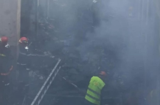 حريق مهول يلتهم 50 محلا تجاريا ويخلف خسائر ضخمة حريق مهول يلتهم 50 محلا تجاريا ويخلف خسائر ضخمة