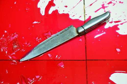 أم تسلم نفسها للشرطة بعد أن فرغت من قتل ابنها أم تسلم نفسها للشرطة بعد أن فرغت من قتل ابنها