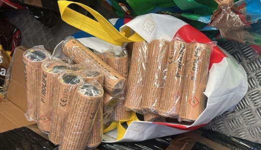 الجمارك تحبط  تهريب مفرقعات على متن سيارة نفعية قادمة من إسباني