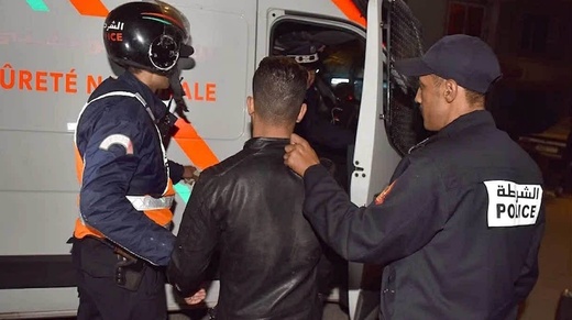 توقيف شخصين عرضا تلميذتين للسرقة في حي العراصي بالناظور توقيف شخصين عرضا تلميذتين للسرقة في حي العراصي بالناظور