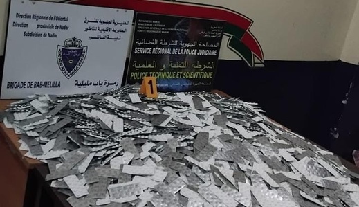 الناظور.. فتح بحث قضائي في ملابسات حجز أزيد من 64 ألف من "الريفوتريل" بباب مليلية الناظور.. فتح بحث قضائي في ملابسات حجز أزيد من 64 ألف من "الريفوتريل" بباب مليلية