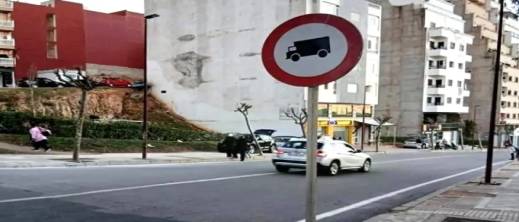 فاجعة الفنيدق: لماذا أعيدت علامة منع الشاحنات بعد وفاة 6 أشخاص؟