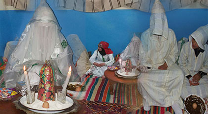 بالصور.. تلاميذ و تلميذات يبدعون في تجسيد طقوس العرس الأمازيغي الريفي بكل حمولته الثقافية‎