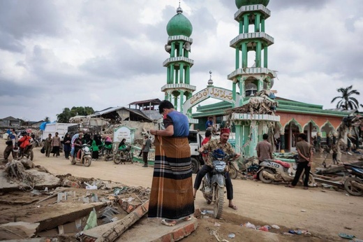 فيضانات في إندونيسيا تتسبب في مصرع 1003 أشخاص على الأقل فيضانات في إندونيسيا تتسبب في مصرع 1003 أشخاص على الأقل