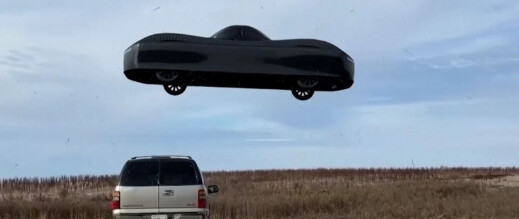 العالم يقترب من عصر السيارات الطائرة: شركة أمريكية تبدأ إنتاج أول مركبة مزدوجة الحركة