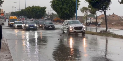سوء الأحوال الجوية.. التجهيز تحث مستعملي الطريق بالابتعاد عن الأودية سوء الأحوال الجوية.. التجهيز تحث مستعملي الطريق بالابتعاد عن الأودية