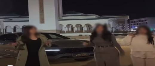 "ترند" يهز الوقار.. رقص فتيات أمام مسجد بالناظور يضع "الحرية الرقمية" في مواجهة "المقدس"