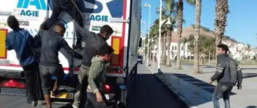 مصرع مهاجر غير نظامي في حادث سقوط من شاحنة ببني أنصار