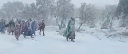 وسط قساوة الطقس.. سكان "بوتفردة" يتجهون لعمالة بني ملال احتجاجا على التهميش