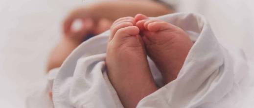 فلاح يعثر على جثة رضيعة وسط أرض خلاء