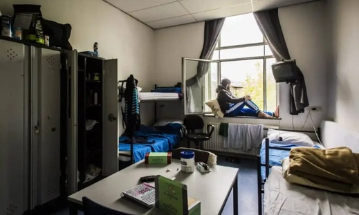 هولندا تطبق سياسة توفير على حساب اللاجئين.. الطبخ والغسيل بأنفسهم