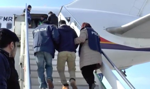 ابتداء من 2026: المهاجرون المغاربة يواجهون اختبارا إلزاميا للحصول على الإقامة والجنسية بفرنسا ابتداء من 2026: المهاجرون المغاربة يواجهون اختبارا إلزاميا للحصول على الإقامة والجنسية بفرنسا