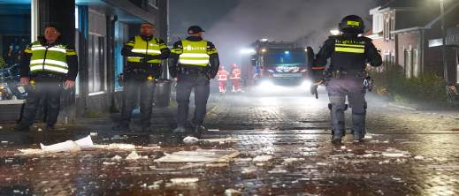 ليلة الرعب في هولندا: رأس السنة يتحول إلى فوضى وحرائق واعتقالات ليلة الرعب في هولندا: رأس السنة يتحول إلى فوضى وحرائق واعتقالات