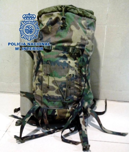 في حادثة غريبة .. مواطن مغربي لبس الزي العسكري و حاول الصعود الى الباخرة متخفيا وسط تجريدة عسكرية في حادثة غريبة .. مواطن مغربي لبس الزي العسكري و حاول الصعود الى الباخرة متخفيا وسط تجريدة عسكرية