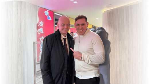 صورة لرئيس الهلال السابق محمد مجعيط مع رئيس الفيفا تلهب الفايسبوك صورة لرئيس الهلال السابق محمد مجعيط مع رئيس الفيفا تلهب الفايسبوك