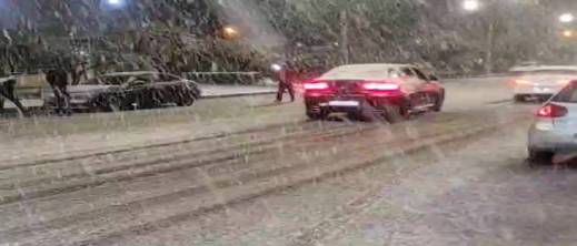 المغرب تحت "رحمة" البرد القارس.. درجات حرارة تهبط إلى 16 تحت الصفر بالأطلس والريف يتجمد