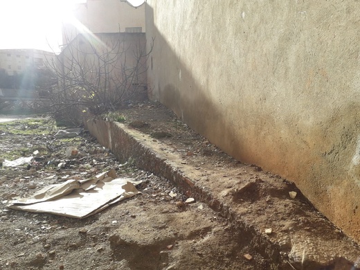 تسرب مياه يثير قلق سكان الحي الإداري ببن الطيب والجالية تلتمس تدخل الجهات المختصة