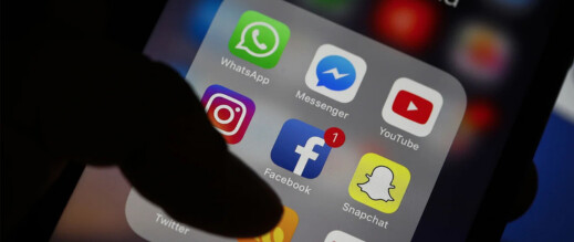 فرنسا تدرس حظر وسائل التواصل على الأطفال