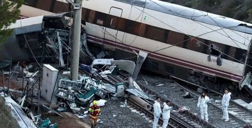 حادث اصدام قطارين بإسبانيا.. مغربي ضمن الضحايا حادث اصدام قطارين بإسبانيا.. مغربي ضمن الضحايا
