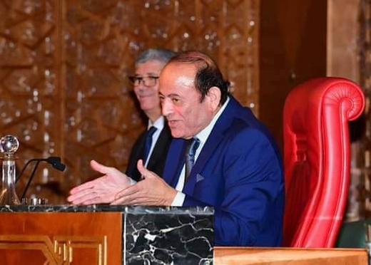 عبد القادر سلامة.. استقالة رئيس الحكومة من رئاسة حزبه .. بين الدستور والسياسة… وأين يقف النقاش الحقيقي؟