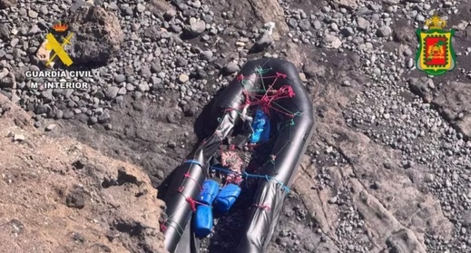 السلطات الإسبانية توقف 3 أشخاص خلال محاولة لتهريب الحشيش نحو جزر الكناري السلطات الإسبانية توقف 3 أشخاص خلال محاولة لتهريب الحشيش نحو جزر الكناري