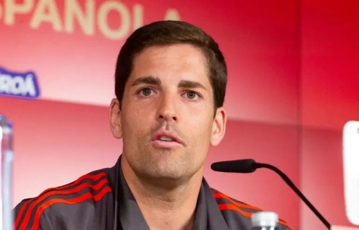 "شات جي بي تي" يطيح بالمدرب الإسباني روبرت مورينو من منصبه "شات جي بي تي" يطيح بالمدرب الإسباني روبرت مورينو من منصبه