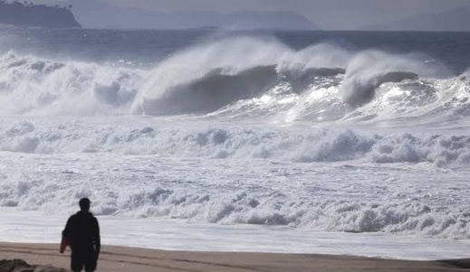 وزارة التجهيز والماء توصي المواطنين بالابتعاد عن البحر خلال اليومين المقبلين