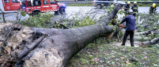 العاصفة “كريستين” تخلّف قتلى وأضرارًا واسعة في البرتغال