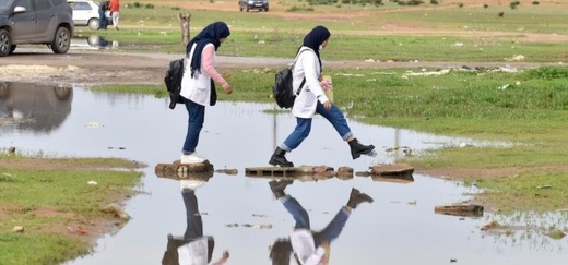 سوء الأحوال الجوية يغلق أبواب المدارس بتطوان يوم غد الإثنين