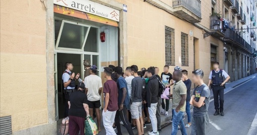 بلدية برشلونة تقدر عدد المؤهلين للاستفادة من التسوية في 24 ألف مهاجر