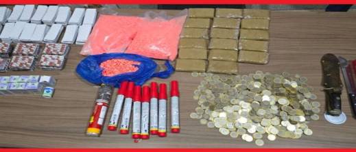 وجدة: توقيف ثلاثة أشخاص وحجز آلاف الأقراص المخدرة في عملية أمنية مشتركة