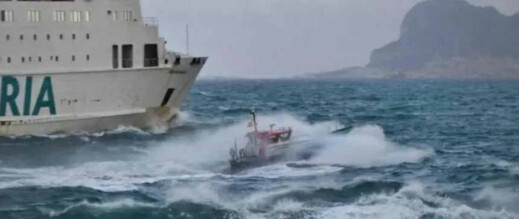 العاصفة “مارتا” تشل الملاحة بين المغرب وإسبانيا