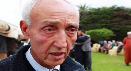 نشطاء ريفيون ينتقدون بشدة تصريحات أحمد الدغرني الذي إتهم فيها المطالبين بالحكم الذاتي "بالبياعة" والمسترزقين نشطاء ريفيون ينتقدون بشدة تصريحات أحمد الدغرني الذي إتهم فيها المطالبين بالحكم الذاتي "بالبياعة" والمسترزقين