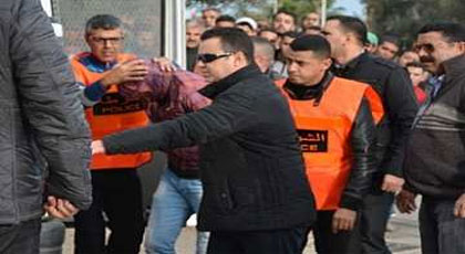 الشرطة القضائية بالناظور توقف 3 أشخاص مبحوث عنهم وطنيا بتهم إرتكاب أفعال إجرامية الشرطة القضائية بالناظور توقف 3 أشخاص مبحوث عنهم وطنيا بتهم إرتكاب أفعال إجرامية