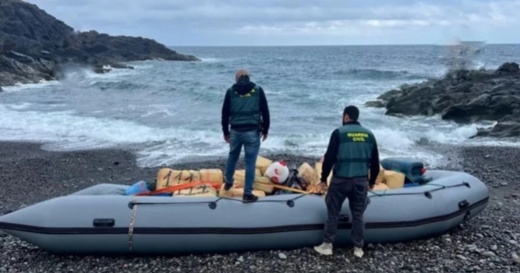 إسبانيا تجرم تموين قوارب التهريب بالوقود وتتجه نحو إقرار عقوبات سجنية مشددة إسبانيا تجرم تموين قوارب التهريب بالوقود وتتجه نحو إقرار عقوبات سجنية مشددة