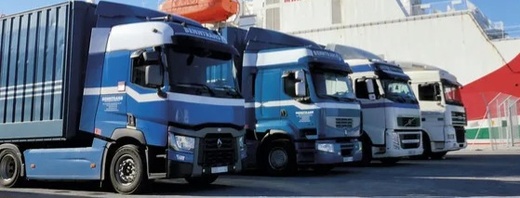 مستثمرون بالناظور غاضبون بسبب تعطيل شاحناتهم بالميناء… ويتساءلون: من المستفيد؟