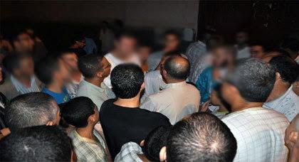 منحرفون يتخذون حديقة وسط حيّ "لعري الشيخ" ماخورا للدعارة والإجرام والساكنة تثور والسلطات في سبات منحرفون يتخذون حديقة وسط حيّ "لعري الشيخ" ماخورا للدعارة والإجرام والساكنة تثور والسلطات في سبات