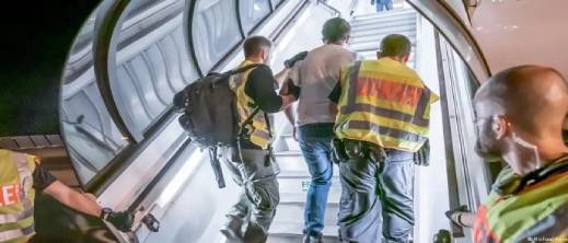 ألمانيا ترحل 22 ألف شخص في 2025.. ومئات المغاربة ضمن القائمة