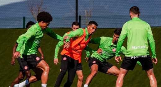 بعد تعافيه من الإصابة.. أوناحي يستأنف التداريب مع "خيرونا" بعد تعافيه من الإصابة.. أوناحي يستأنف التداريب مع "خيرونا"