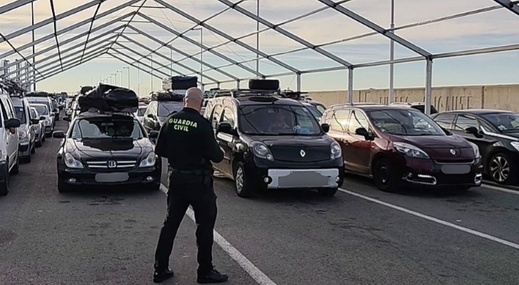 إسبانيا.. تفكيك شبكة تحول سيارات مسروقة من المغرب إلى سلع أوروبية وتبيعها في الجزائر إسبانيا.. تفكيك شبكة تحول سيارات مسروقة من المغرب إلى سلع أوروبية وتبيعها في الجزائر